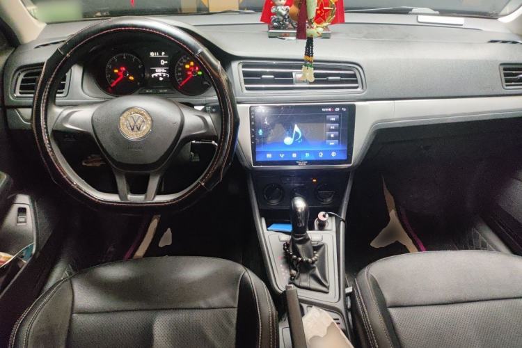 Used Volkswagen Lavida 2019 Lavida Start 1.5L Automatic Trendy Version China VI Standard Center Console