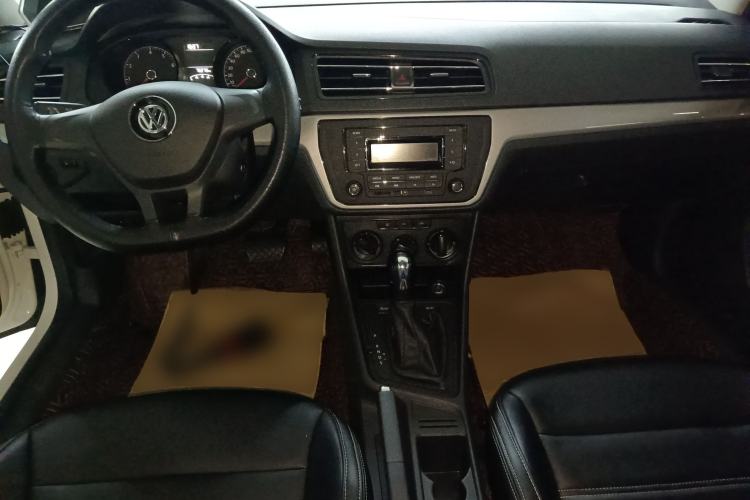 Used Volkswagen Lavida 2019 Lavida Start 1.5L Automatic Trendy Version China VI Standard Center Console