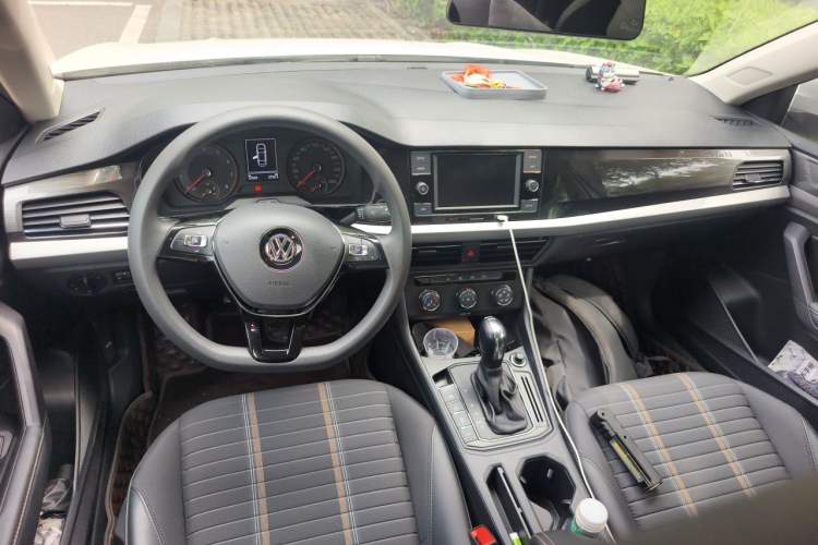Used Volkswagen Lavida 2019 280TSI DSG Comfort Edition China VI standard Center Console