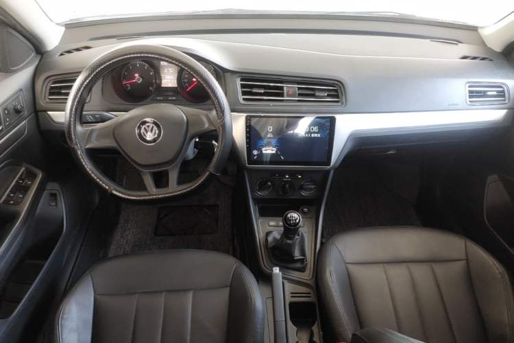 Used Volkswagen Lavida 2019 Lavida Start 1.5L Manual Fashion Edition China VI Standard Center Console