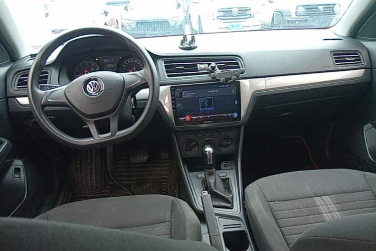 Used Volkswagen Lavida 2019 Lavida Start 1.5L Automatic Trendy Version China VI Standard Center Console