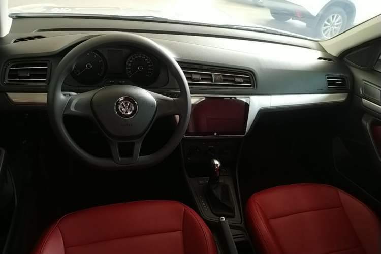 Used Volkswagen Lavida 2019 Lavida Start 1.5L Automatic Trendy Version China VI Standard Center Console