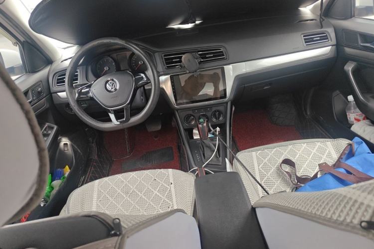Used Volkswagen Lavida 2019 Lavida Start 1.5L Automatic Trendy Version China VI Standard Center Console