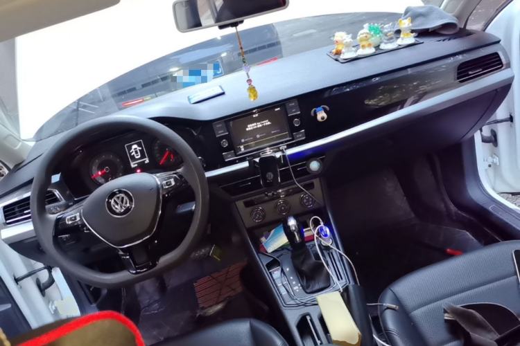 Used Volkswagen Lavida 2019 1.5L Automatic Comfort Edition China VI Standard Center Console