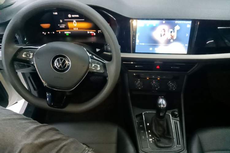 Used Volkswagen Lavida 2019 1.5L Automatic Comfort Edition China VI Standard Center Console