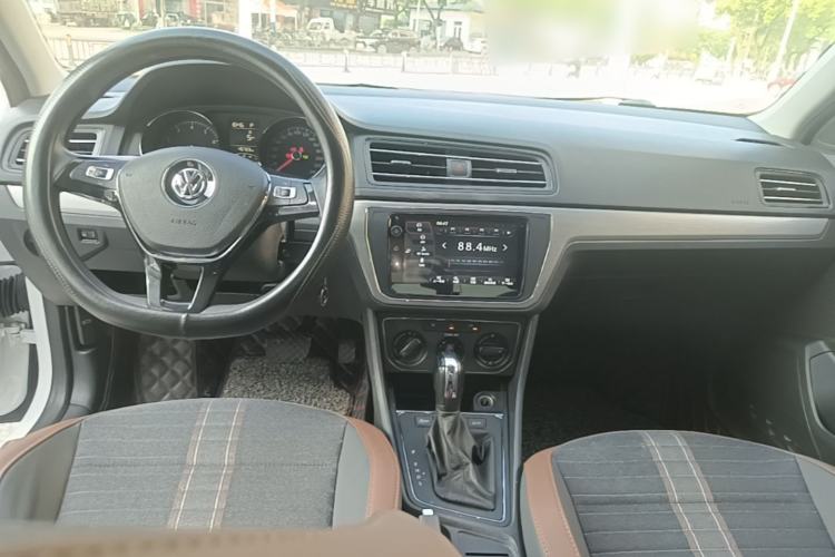 Used Volkswagen Lavida 2019 Lavida Start 1.5L Automatic Comfort Edition China VI Standard Center Console