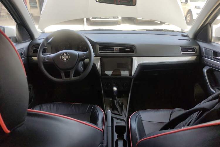 Used Volkswagen Lavida 2019 Lavida Start 1.5L Automatic Trendy Version China VI Standard Center Console