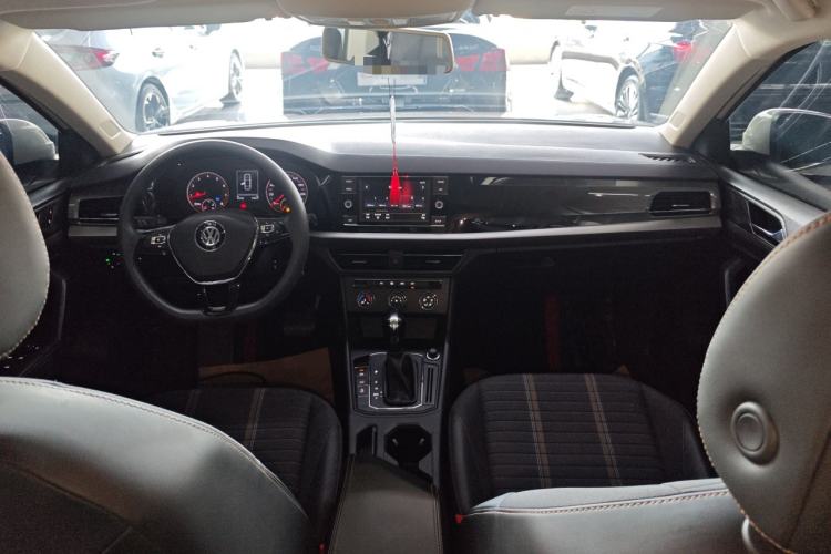 Used Volkswagen Lavida 2019 1.5L Automatic Vision Edition China VI Standard Center Console
