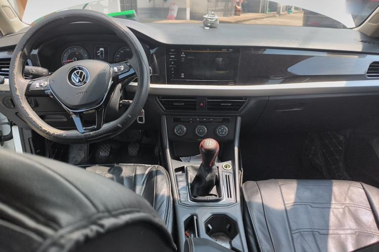Used Volkswagen Lavida 2019 1.5L Manual Comfort Edition China VI Standard Center Console