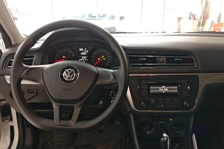 Used Volkswagen Lavida 2019 Lavida Start 1.5L Automatic Trendy Version China VI Standard Center Console