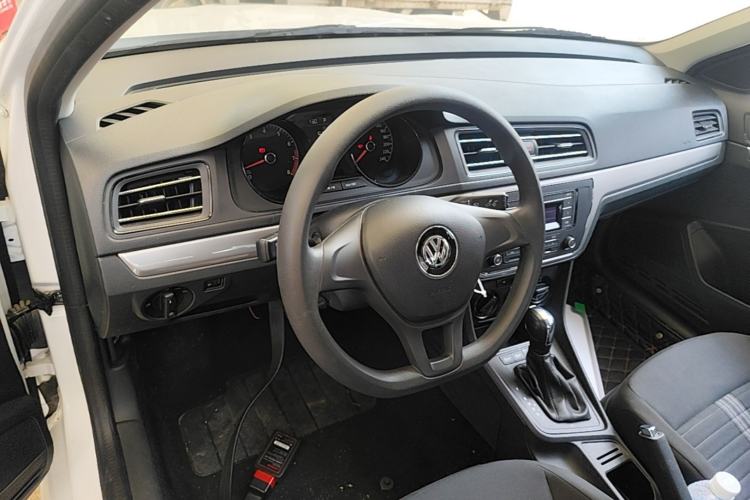 Used Volkswagen Lavida 2019 Lavida Start 1.5L Automatic Trendy Version China VI Standard Center Console