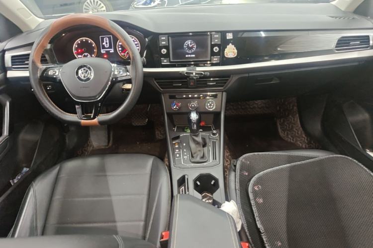 Used Volkswagen Lavida 2019 1.5L Automatic Comfort Edition China VI Standard Center Console