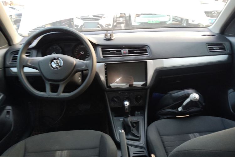 Used Volkswagen Lavida 2019 Lavida Start 1.5L Automatic Trendy Version China VI Standard Center Console