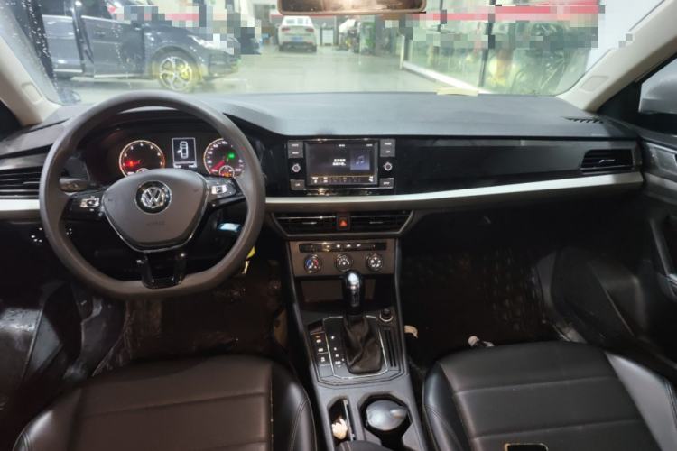 Used Volkswagen Lavida 2019 1.5L Automatic Comfort Edition China VI Standard Center Console