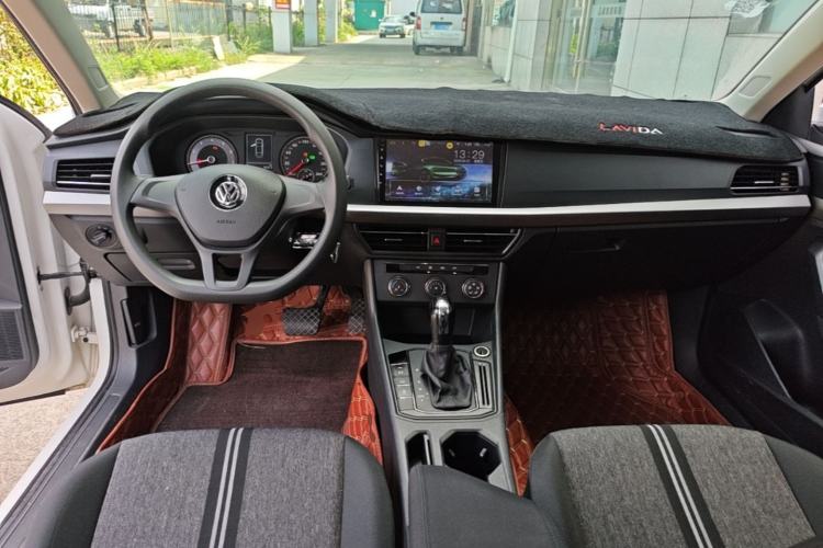 Used Volkswagen Lavida 2019 1.5L Automatic Fashion Edition China VI Center Console