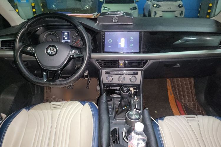 Used Volkswagen Lavida 2019 1.5L Manual Comfort Edition China VI Standard Center Console