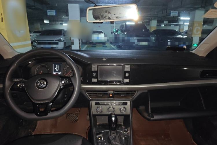 Used Volkswagen Lavida 2019 1.5L Automatic Comfort Edition China VI Standard Center Console