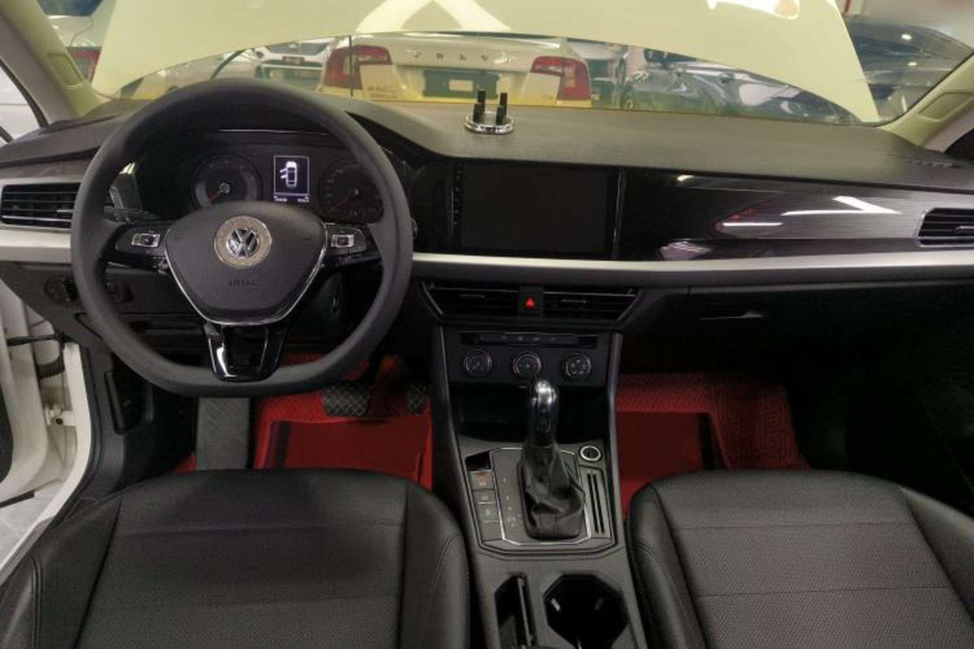 Used Volkswagen Lavida 2019 1.5L Automatic Comfort Edition China VI Standard Center Console