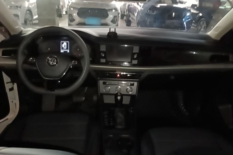 Used Volkswagen Lavida 2019 1.5L Automatic Comfort Edition China VI Standard Center Console