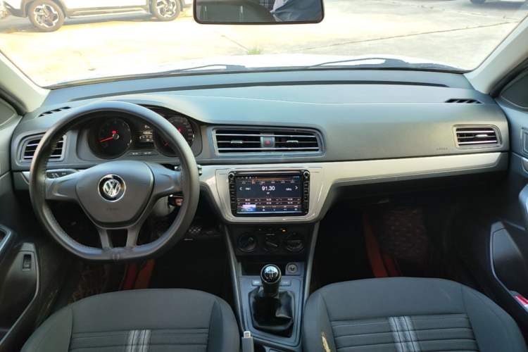 Used Volkswagen Lavida 2019 Lavida Start 1.5L Manual Fashion Edition China VI Standard Center Console