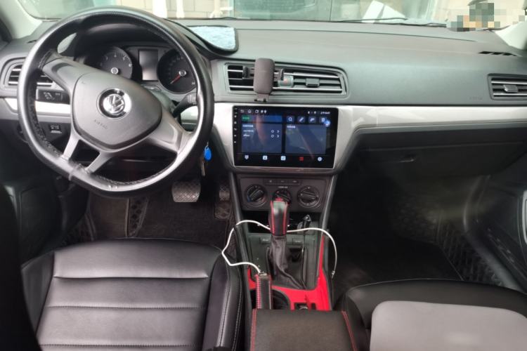 Used Volkswagen Lavida 2019 Lavida Start 1.5L Automatic Trendy Version China VI Standard Center Console