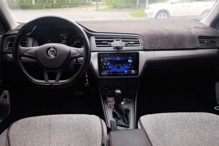 Used Volkswagen Lavida 2019 1.5L Automatic Fashion Edition China VI Center Console