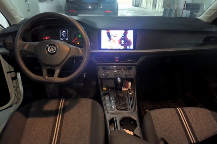 Used Volkswagen Lavida 2019 1.5L Automatic Fashion Edition China VI Center Console