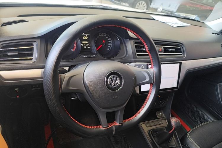 Used Volkswagen Lavida 2019 Lavida Start 1.5L Manual Fashion Edition China VI Standard Center Console