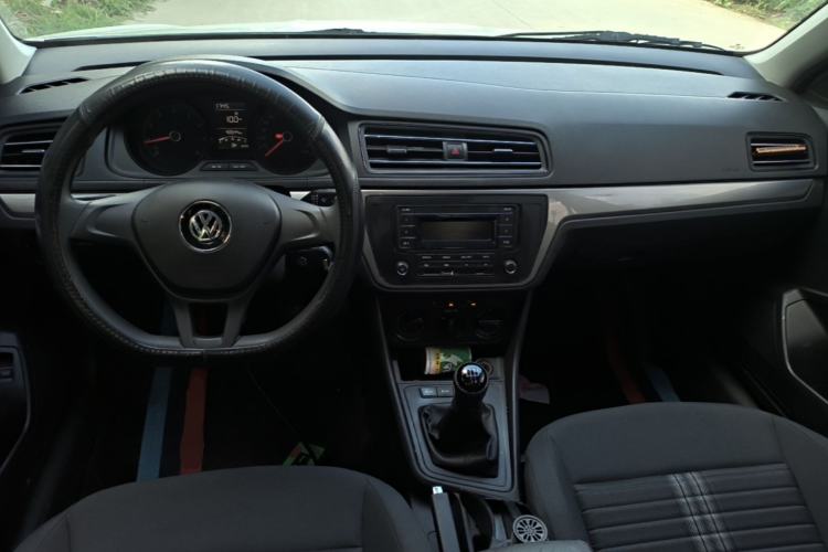 Used Volkswagen Lavida 2019 Lavida Start 1.5L Manual Fashion Edition China VI Standard Center Console