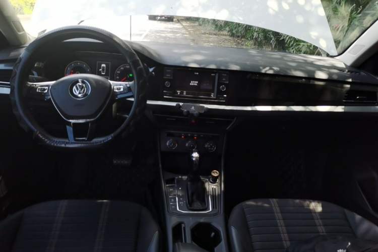 Used Volkswagen Lavida 2019 280TSI DSG Comfort Edition China VI standard Center Console