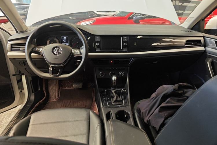 Used Volkswagen Lavida 2019 1.5L Automatic Comfort Edition China VI Standard Center Console