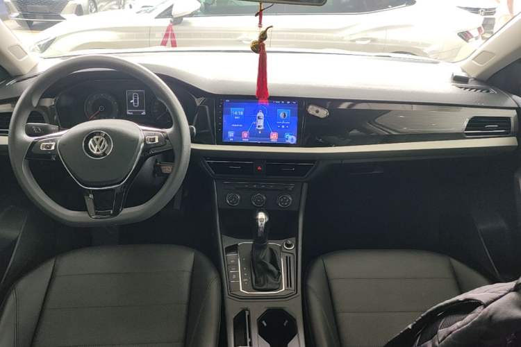 Used Volkswagen Lavida 2019 1.5L Automatic Comfort Edition China VI Standard Center Console