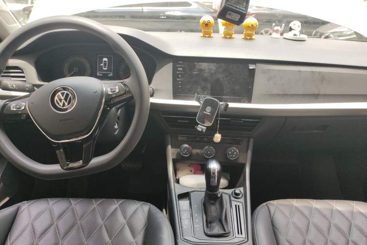 Used Volkswagen Lavida 2019 1.5L Automatic Fashion Edition China VI Center Console