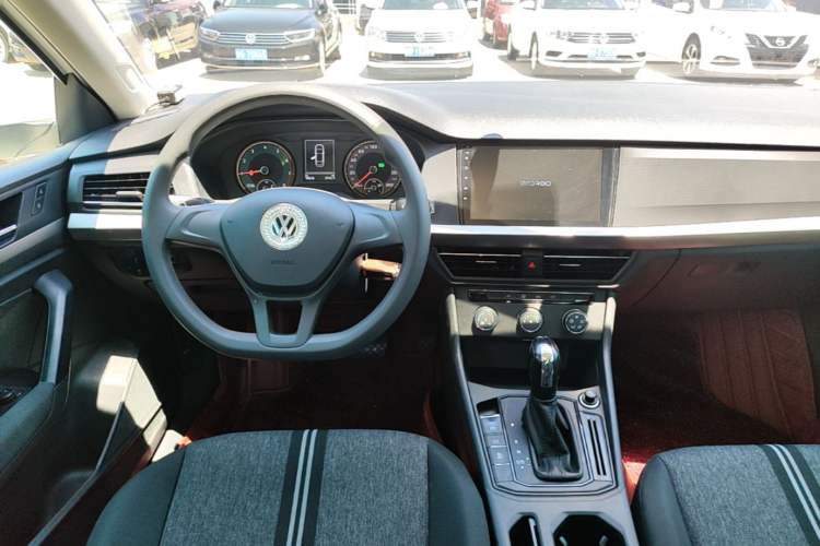 Used Volkswagen Lavida 2019 1.5L Automatic Fashion Edition China VI Center Console