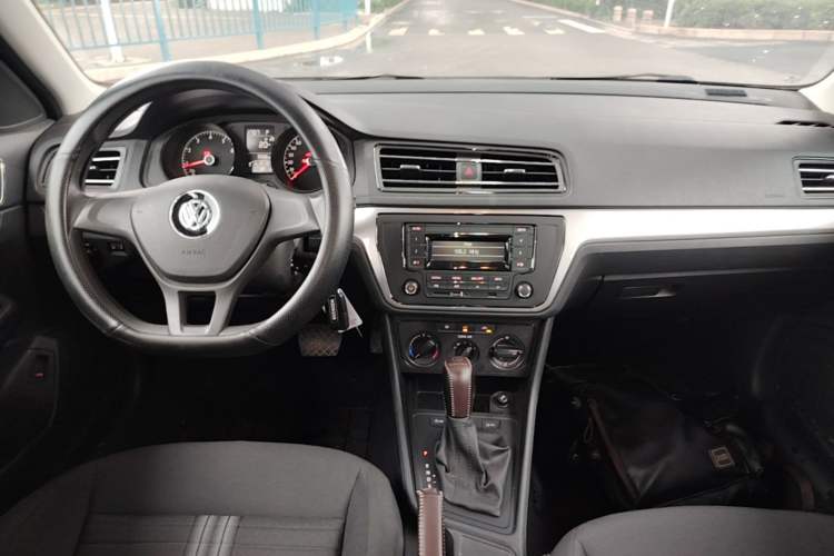 Used Volkswagen Lavida 2019 Lavida Start 1.5L Automatic Trendy Version China VI Standard Center Console