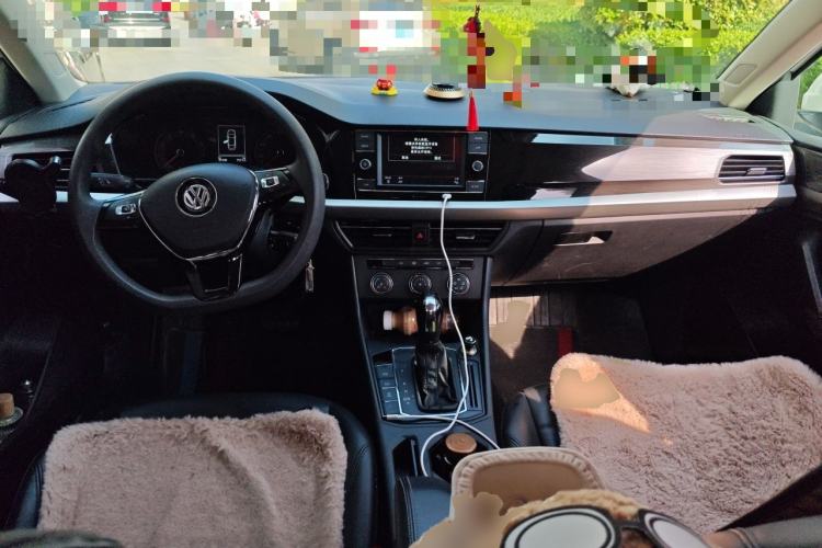 Used Volkswagen Lavida 2019 1.5L Automatic Comfort Edition China VI Standard Center Console