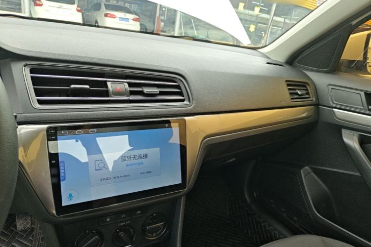 Used Volkswagen Lavida 2019 Lavida Start 1.5L Automatic Trendy Version China VI Standard Center Console