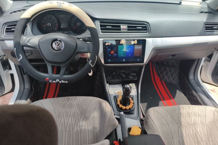 Used Volkswagen Lavida 2019 Lavida Start 1.5L Manual Fashion Edition China VI Standard Center Console