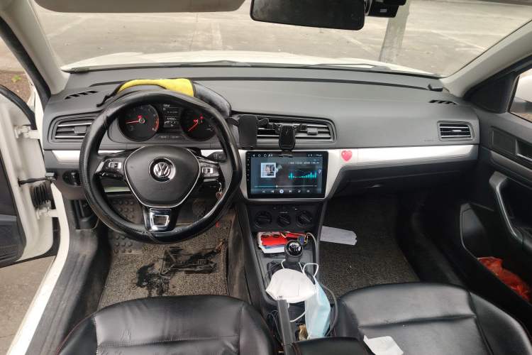 Used Volkswagen Lavida 2019 Lavida Start 1.5L Manual Fashion Edition China VI Standard Center Console