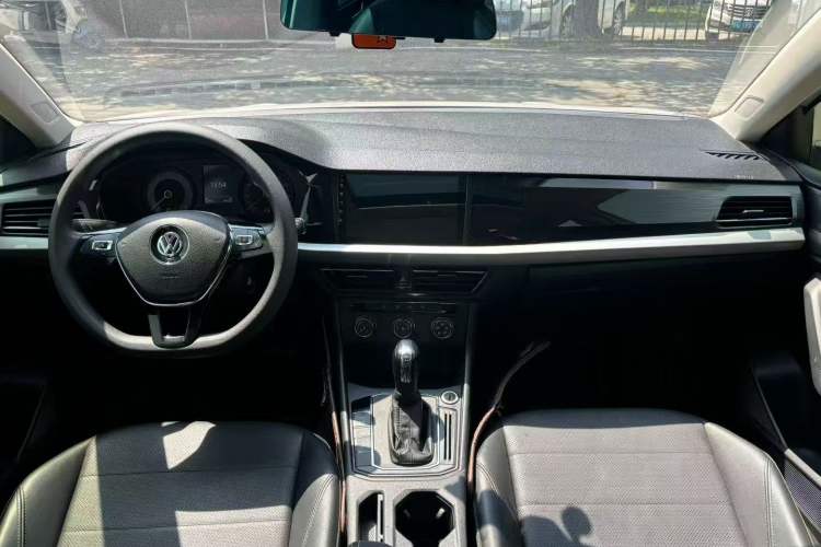 Used Volkswagen Lavida 2019 1.5L Automatic Comfort Edition China VI Standard Center Console