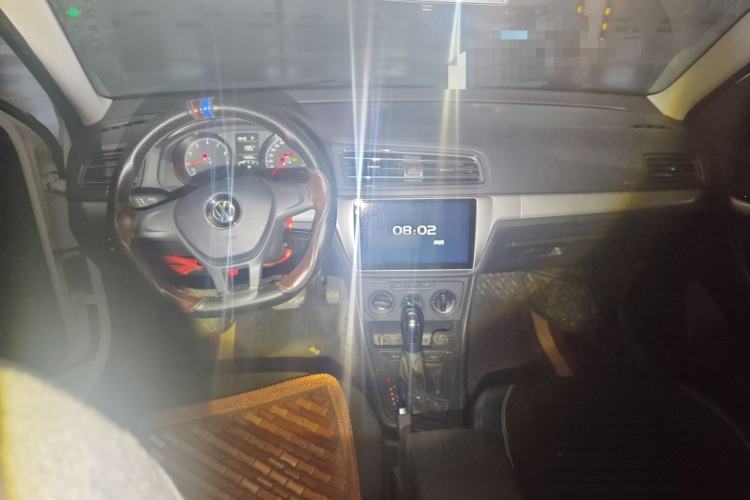 Used Volkswagen Lavida 2019 Lavida Start 1.5L Automatic Trendy Version China VI Standard Center Console