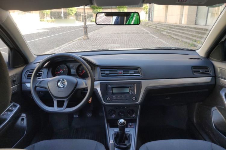 Used Volkswagen Lavida 2019 Lavida Start 1.5L Manual Fashion Edition China VI Standard Center Console