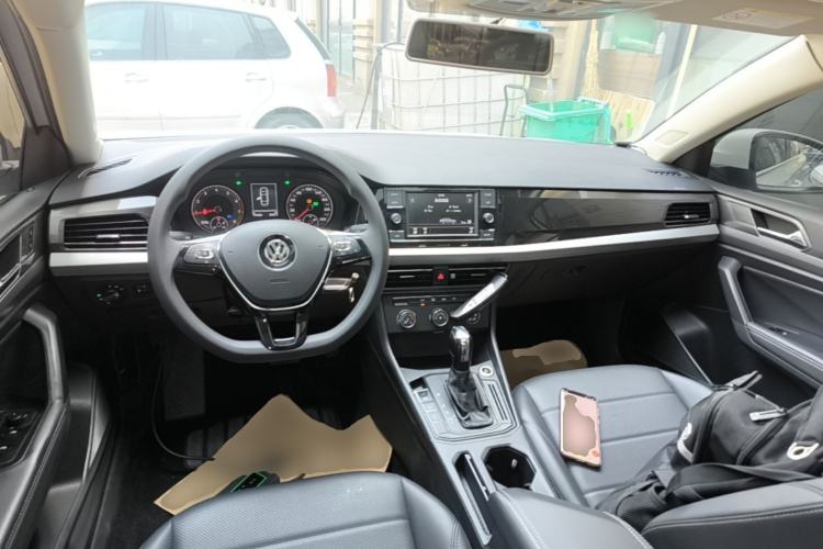 Used Volkswagen Lavida 2019 1.5L Automatic Comfort Edition China VI Standard Center Console