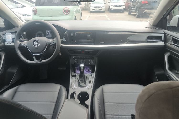 Used Volkswagen Lavida 2019 1.5L Automatic Comfort Edition China VI Standard Center Console