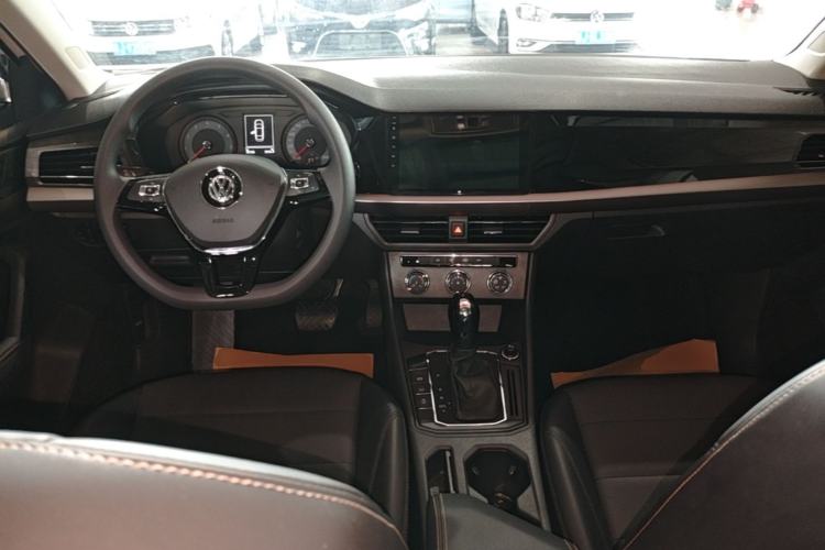 Used Volkswagen Lavida 2019 1.5L Automatic Comfort Edition China VI Standard Center Console