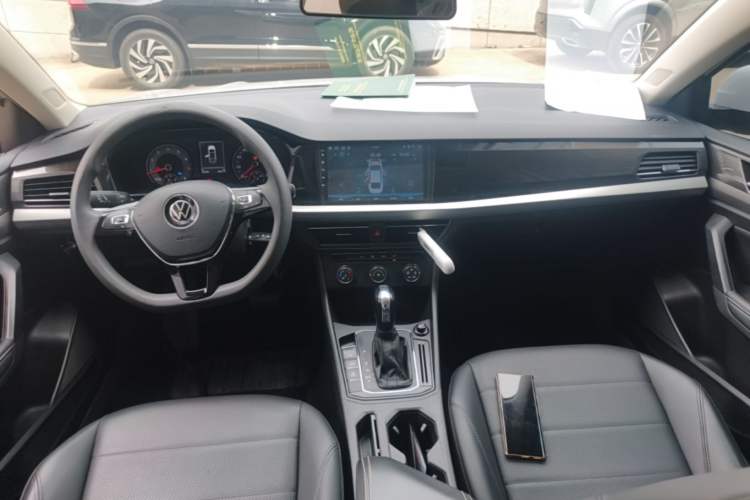 Used Volkswagen Lavida 2019 1.5L Automatic Comfort Edition China VI Standard Center Console