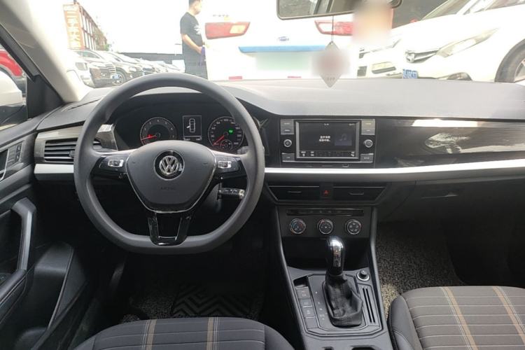 Used Volkswagen Lavida 2019 1.5L Automatic Vision Edition China VI Standard Center Console