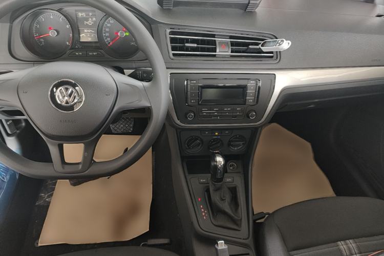 Used Volkswagen Lavida 2019 Lavida Start 1.5L Automatic Trendy Version China VI Standard Center Console