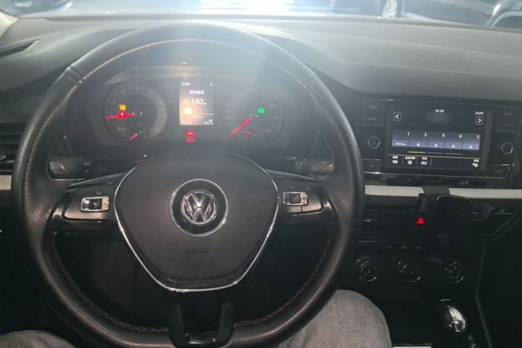 Used Volkswagen Lavida 2019 1.5L Automatic Comfort Edition China VI Standard Center Console