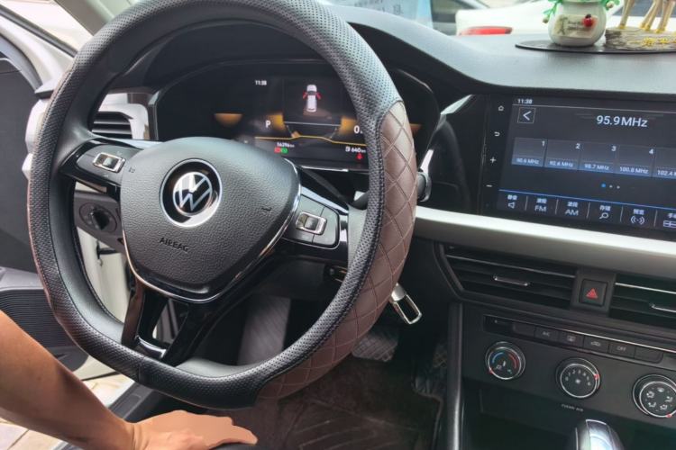 Used Volkswagen Lavida 2019 1.5L Automatic Comfort Edition China VI Standard Center Console